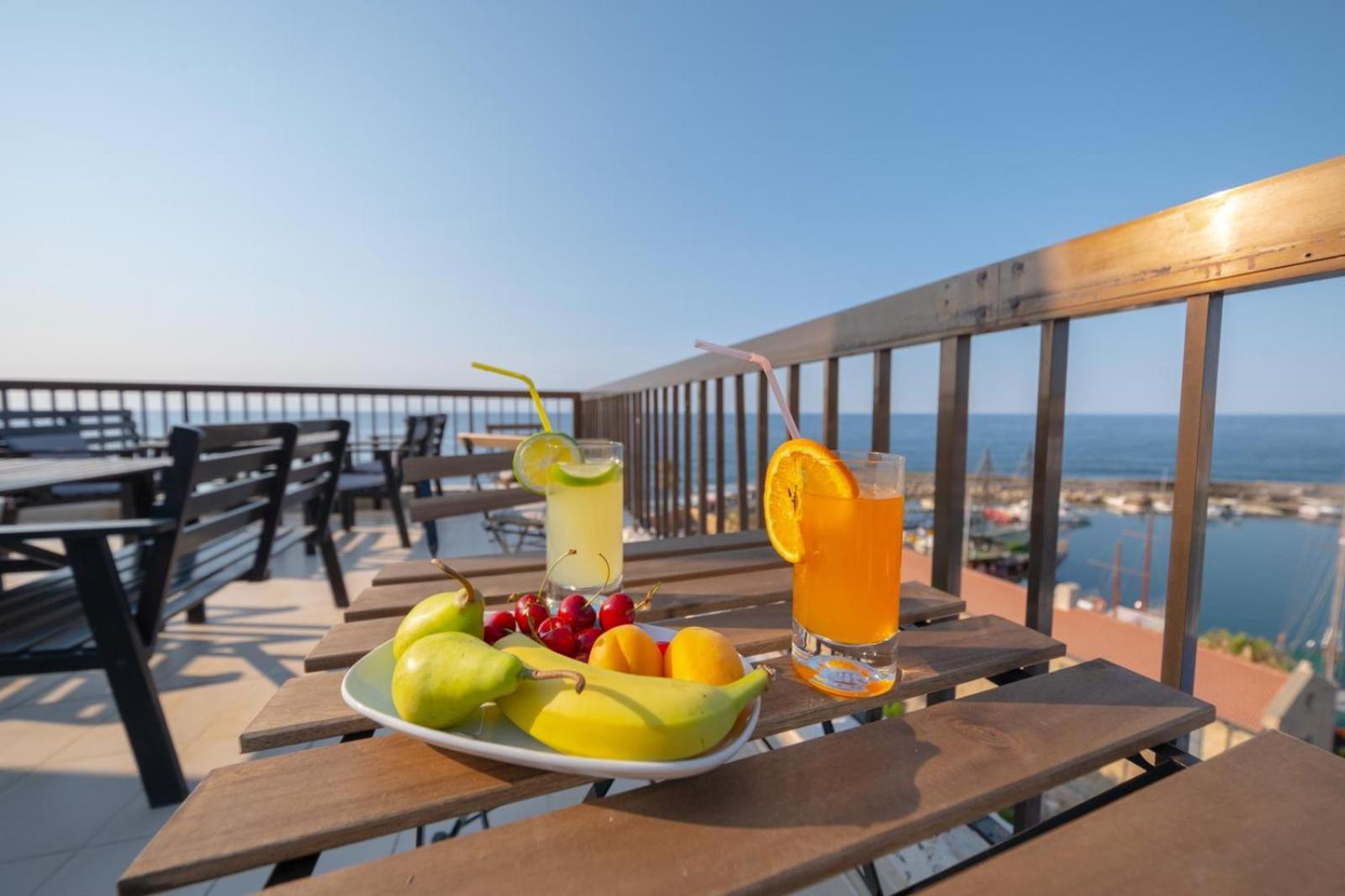 Kyrenia British Harbour Hotel Exteriör bild