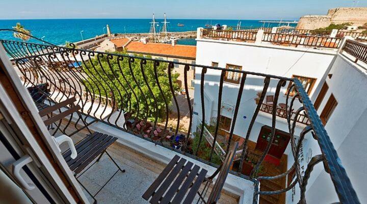 Kyrenia British Harbour Hotel Exteriör bild